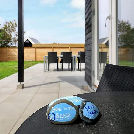 10 Person In Nyaraló *